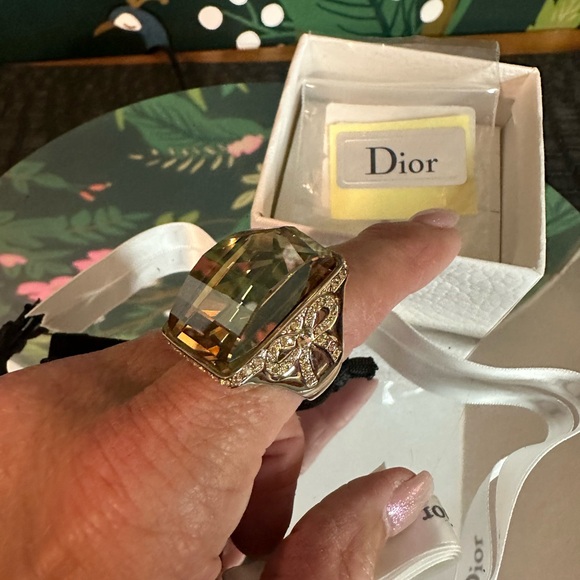 CHRISTIAN DIOR LOGO BIJOU RIBBON
BROWN CRYSTAL RING (Size 7-7.5) 💍 💛🔥 - Picture 7 of 15